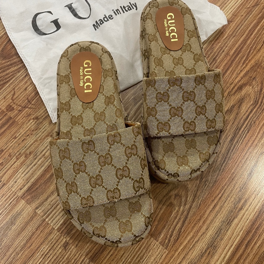 Gucci Angelina Slides Small G design